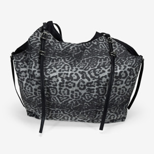 Bolso de hombro negro con hebillas metálicas