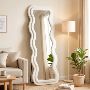 Miroir sur pied pleine longueur design ondulé velours blanc crème