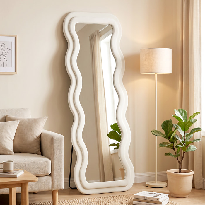 Miroir sur pied pleine longueur design ondulé velours blanc crème