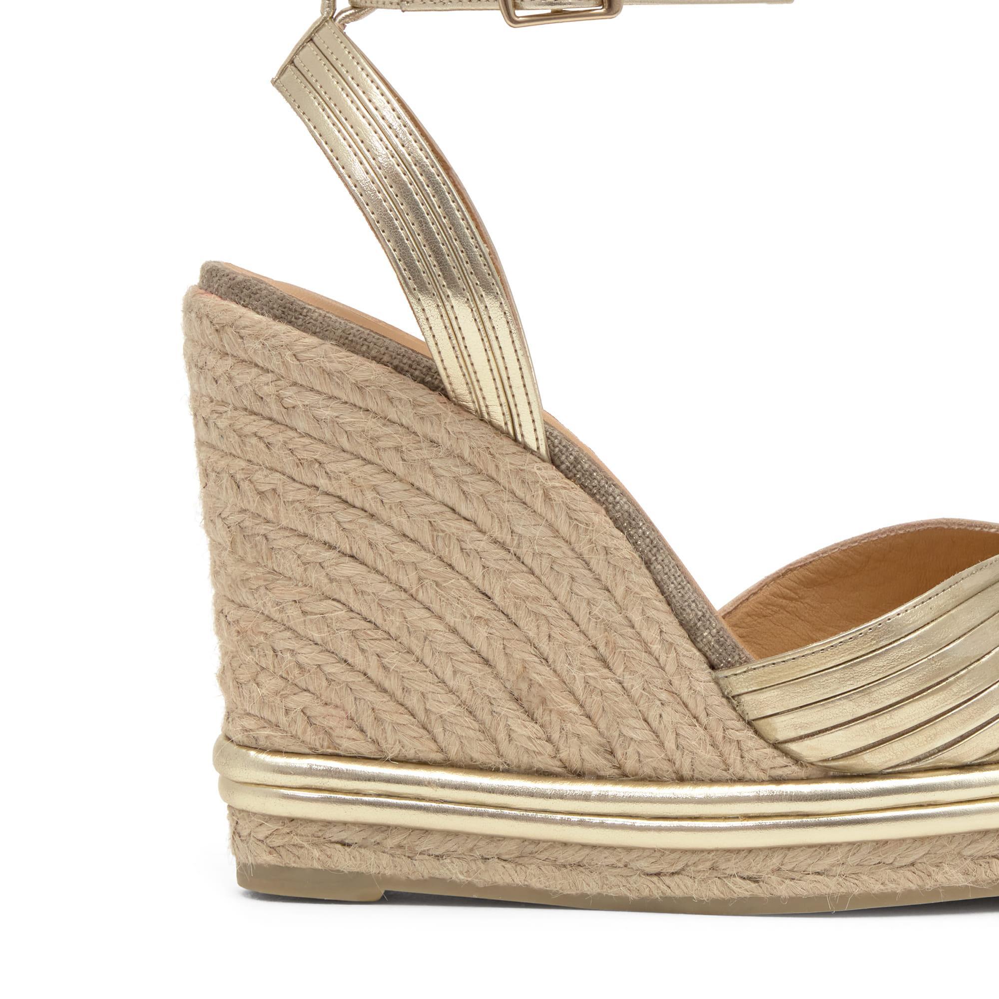 Alpargata de cuña Colina en piel con cierre pulsera y doble plataforma