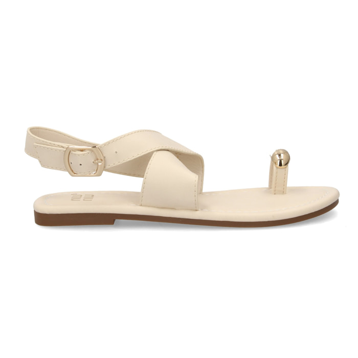 Sandalias planas elegantes mujer con adorno metálico.