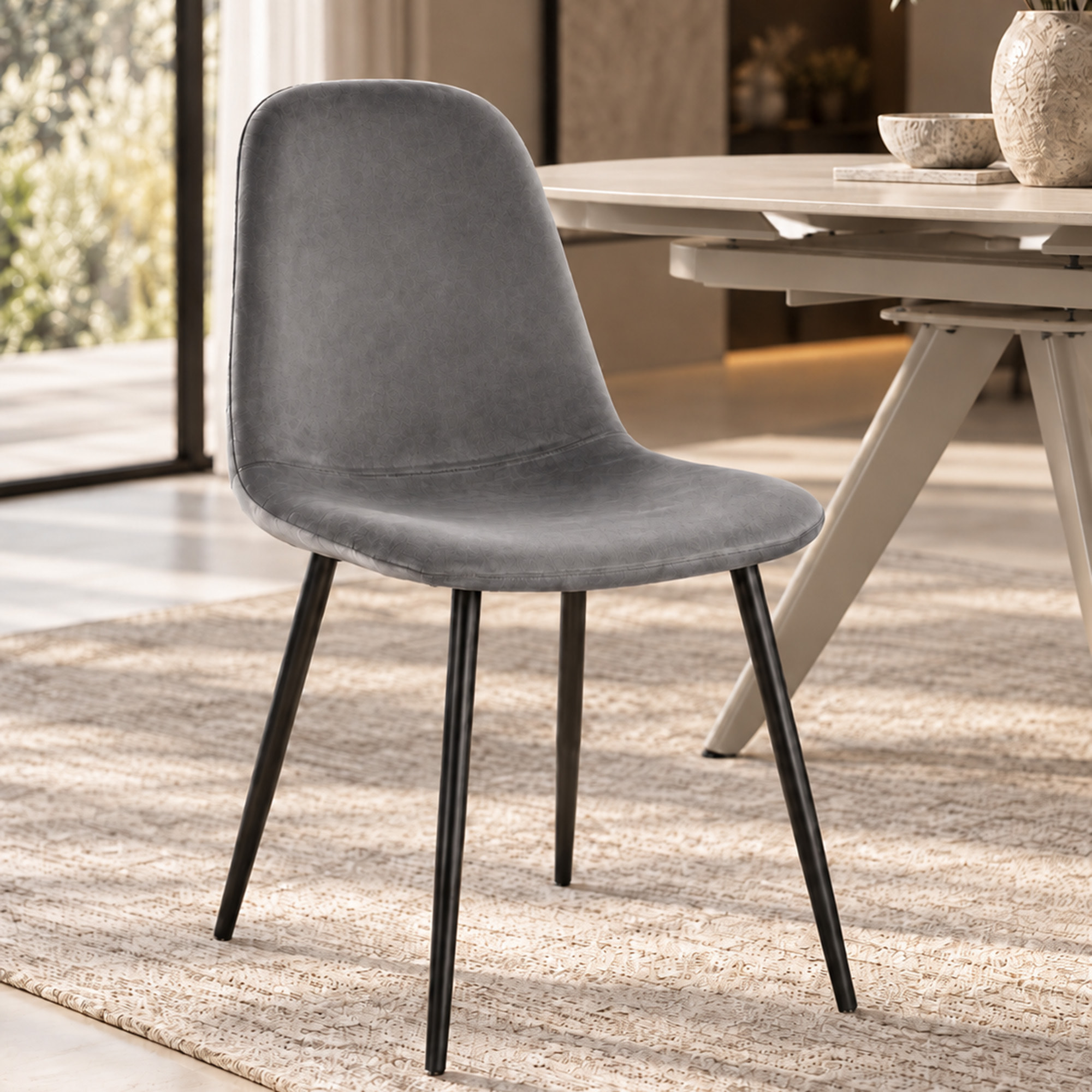 Set di 4 sedie SALAMANCA in tessuto effetto velluto grigio e gambe nere