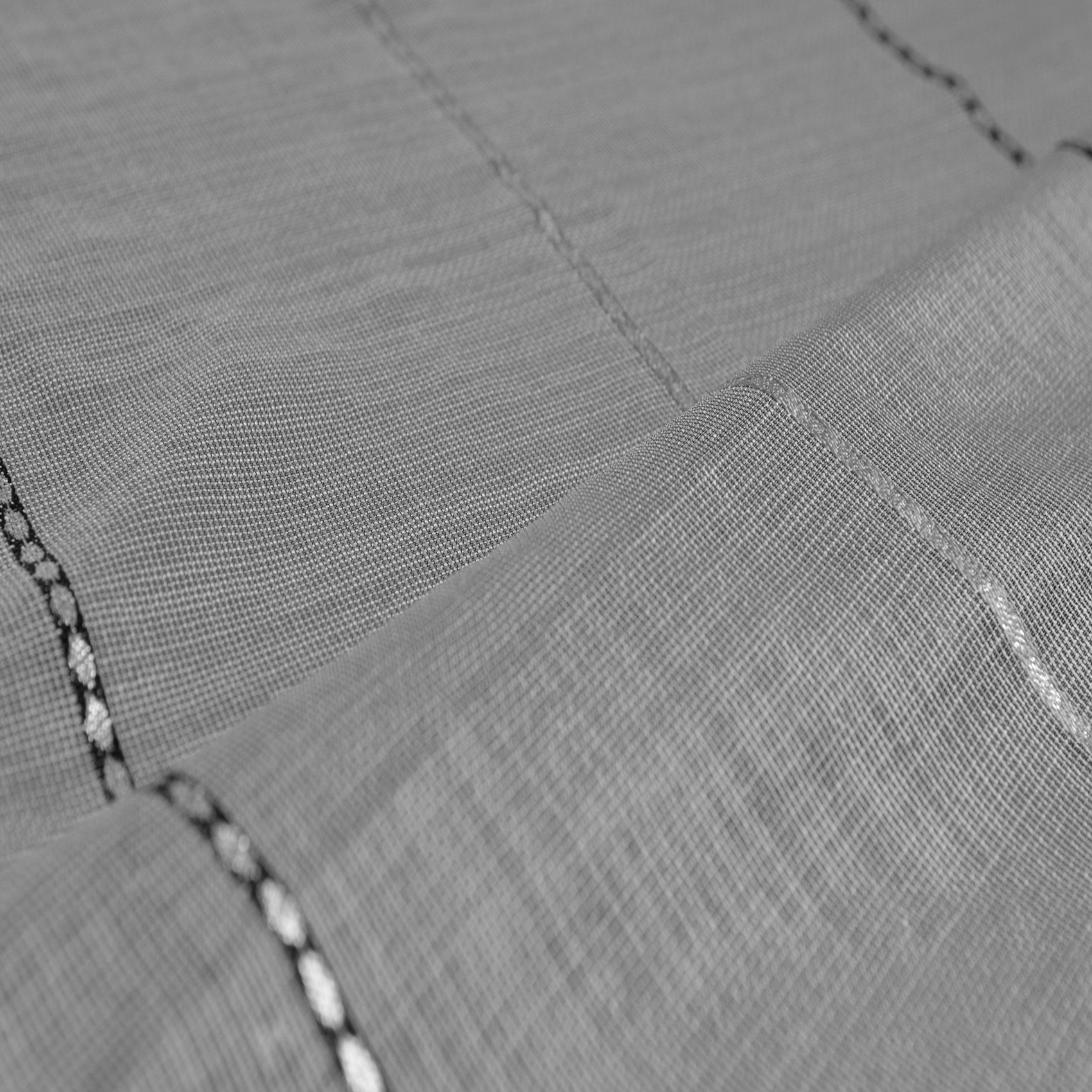 Tissu en voile à rayures verticales - Gris clair