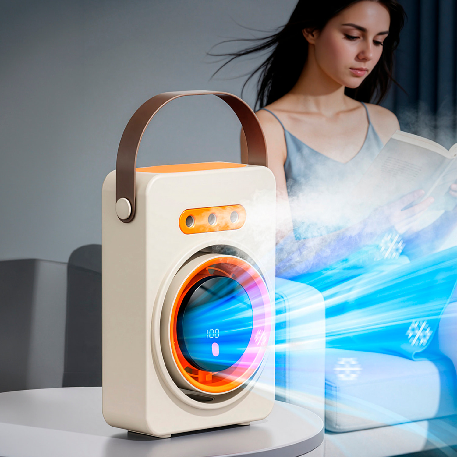 Ventilatore da tavolo F15. Con 5 livelli di velocità, funzione nebulizzatore con 3 uscite e serbatoio dell'acqua da 160 ml. Con maniglia per appendere.