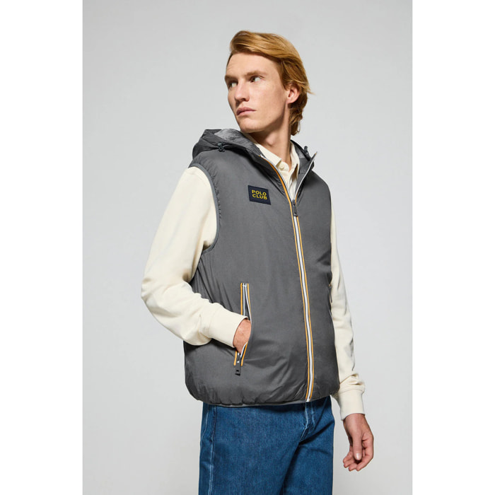 Gilet grigio scuro leggero con cappuccio fisso e particolari Polo Club