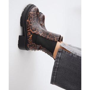 Stivaletto Stampa Animalier con Suola Track e Dettagli Metallici