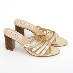 Sandali in simil pelle laminata con tacco comodo
