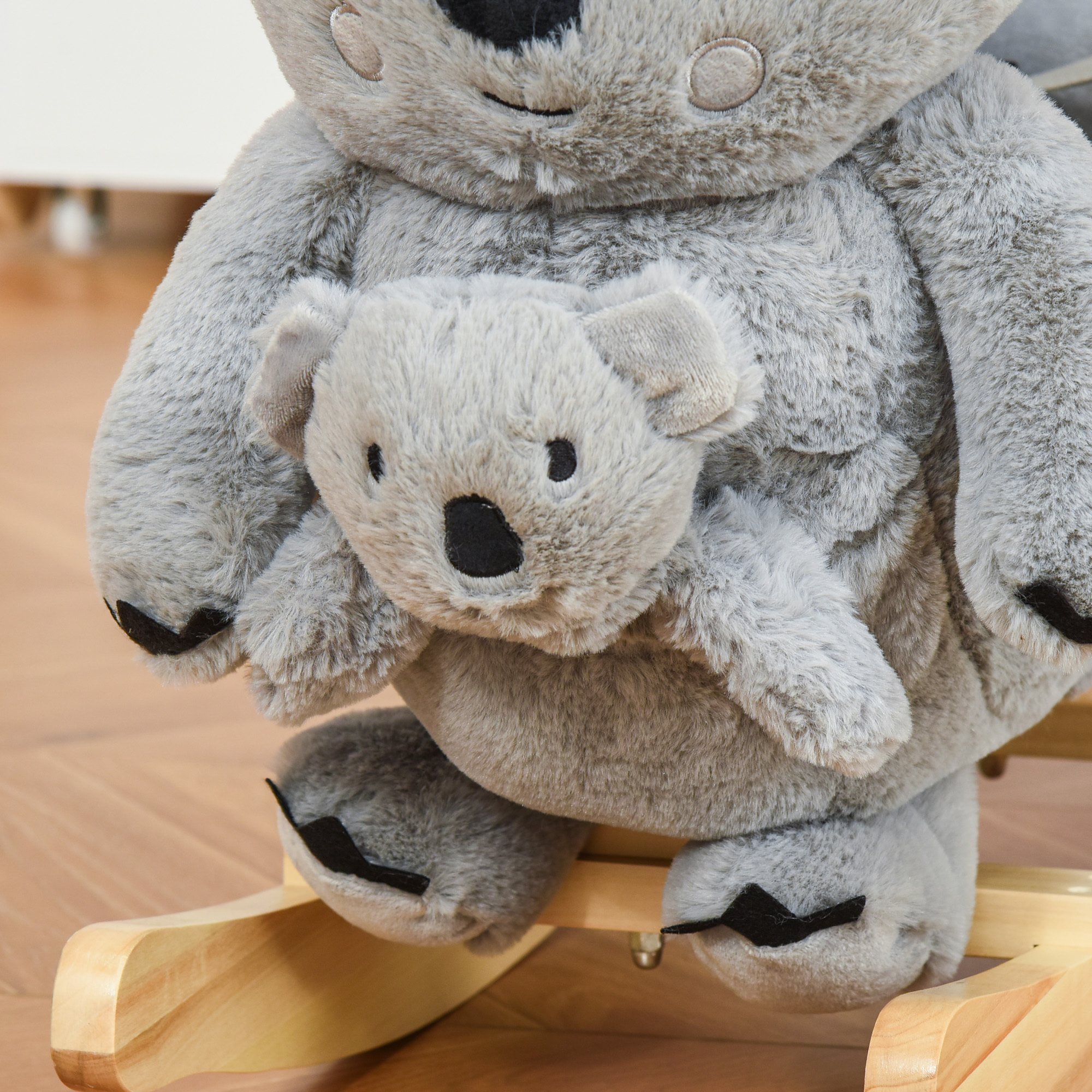 Jouet à bascule koala avec marionnette - effet sonore rugissement - fauteuil intégré, ceinture de sécurité - bois peuplier peluche courte polyester gris