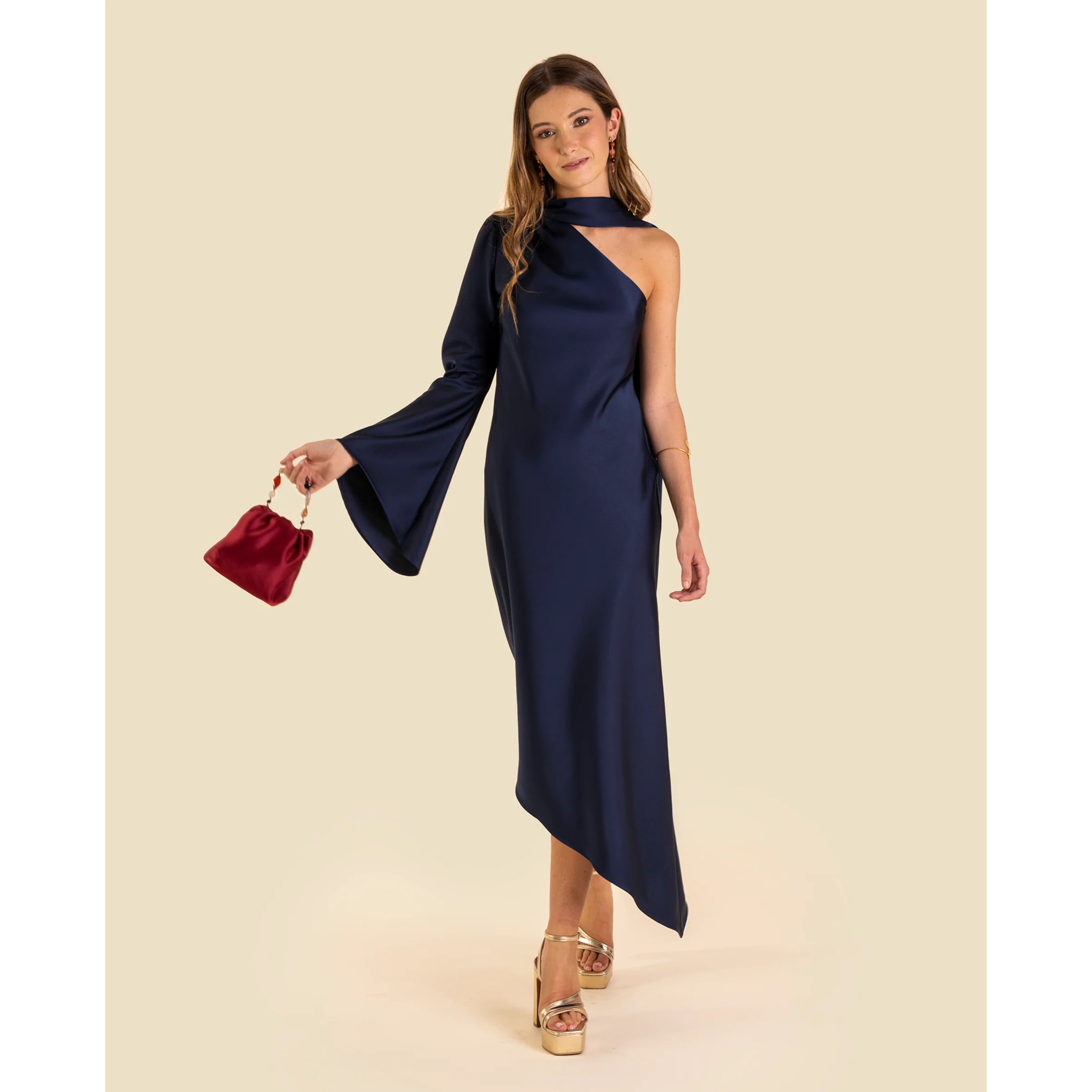 Vestido midi asimétrico con manga larga