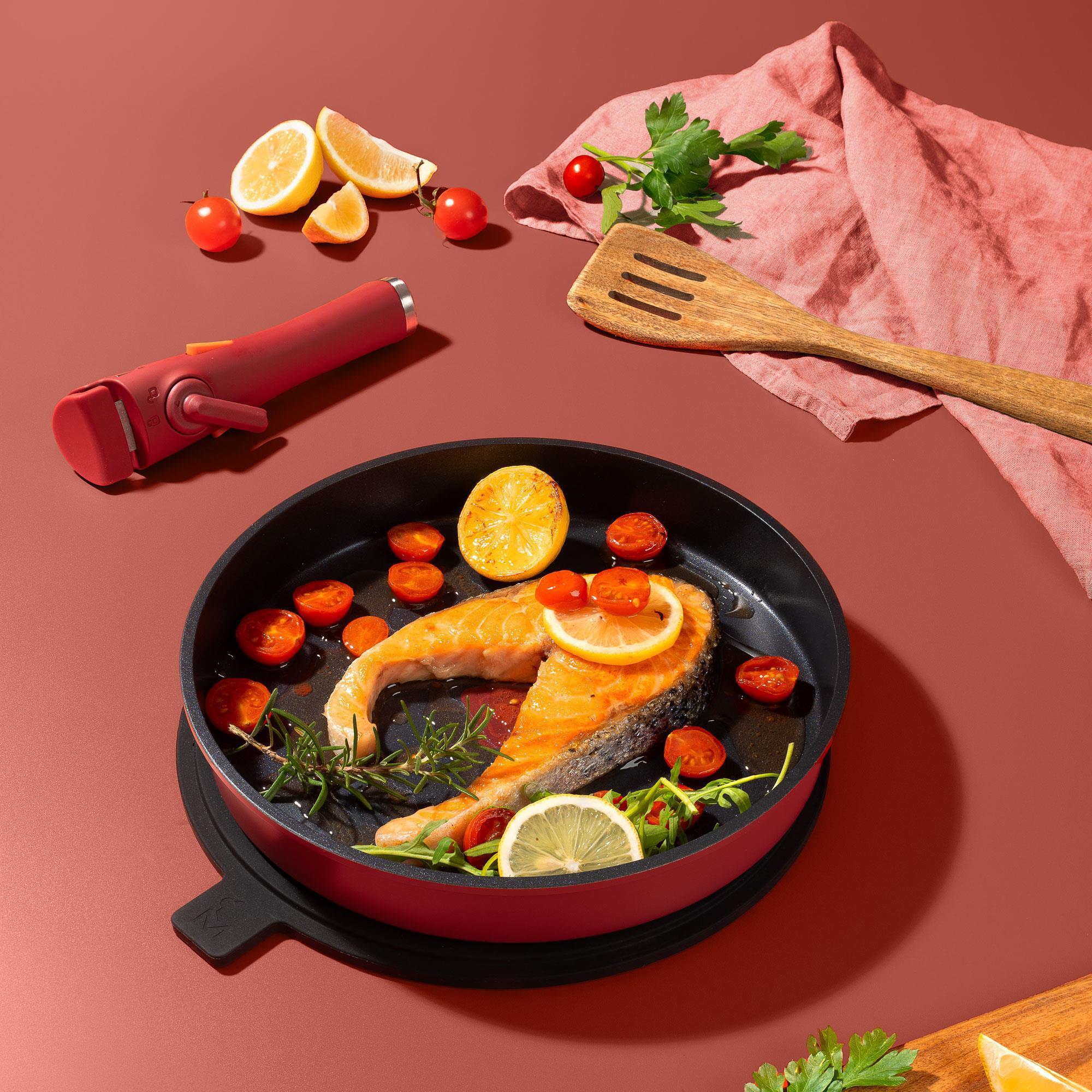 MasterPRO Share & Play Batería de cocina apilable de 10Pcs, Color Rojo, Mango extraíble, Aluminio fundido, Revestimiento cerámico, Control térmico