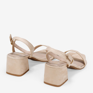 Sandalias de tacón beige con hebilla