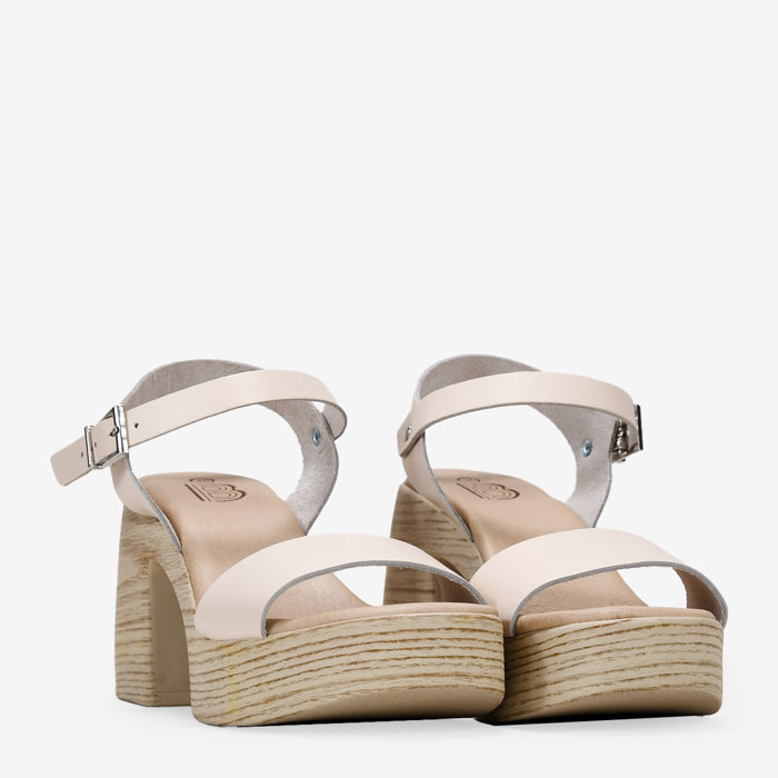 Sandalias beige en piel con tacón ancho