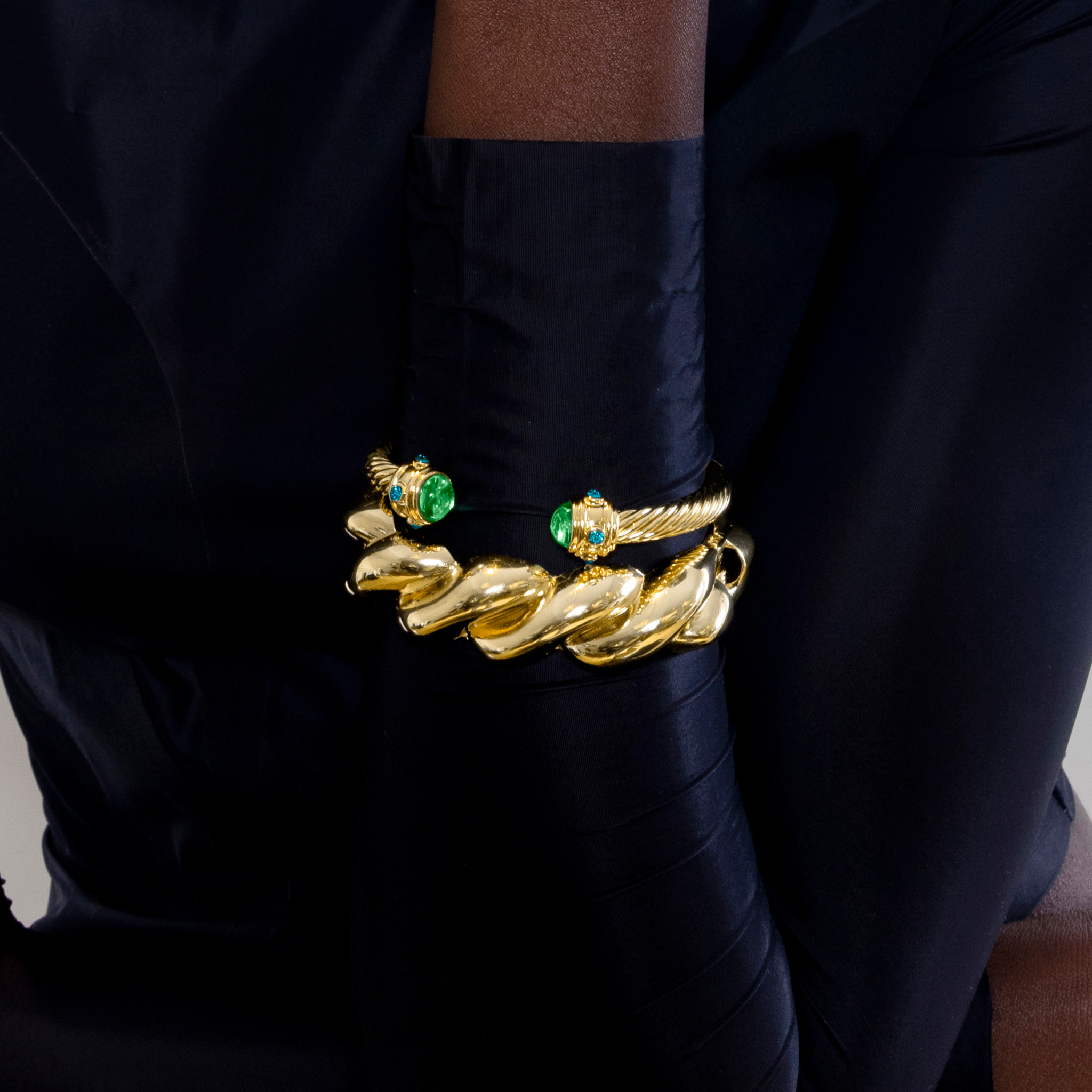 Brazalete de Cristal Verde acabado en oro amarillo de 18k