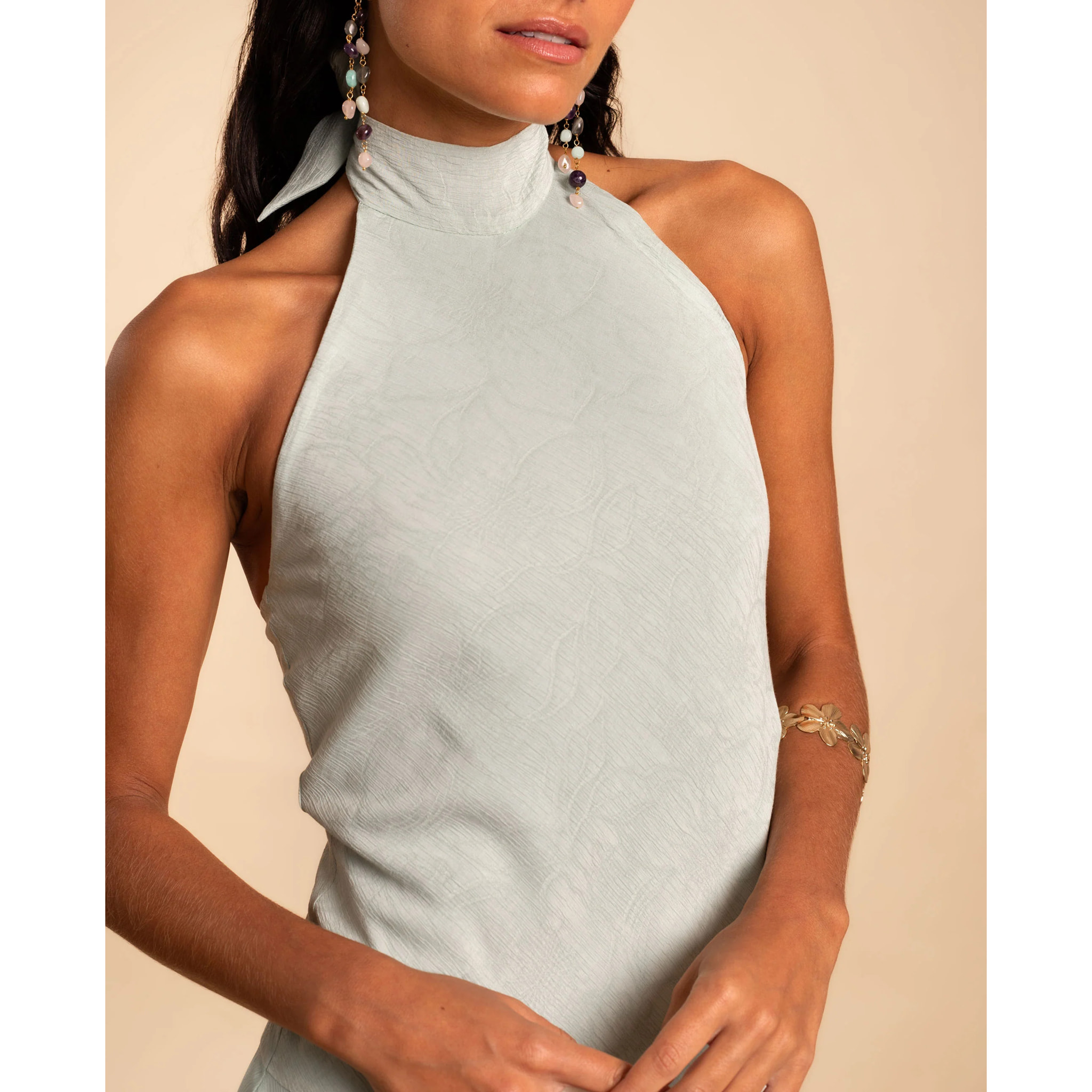 Vestido midi asimétrico con cuello halter