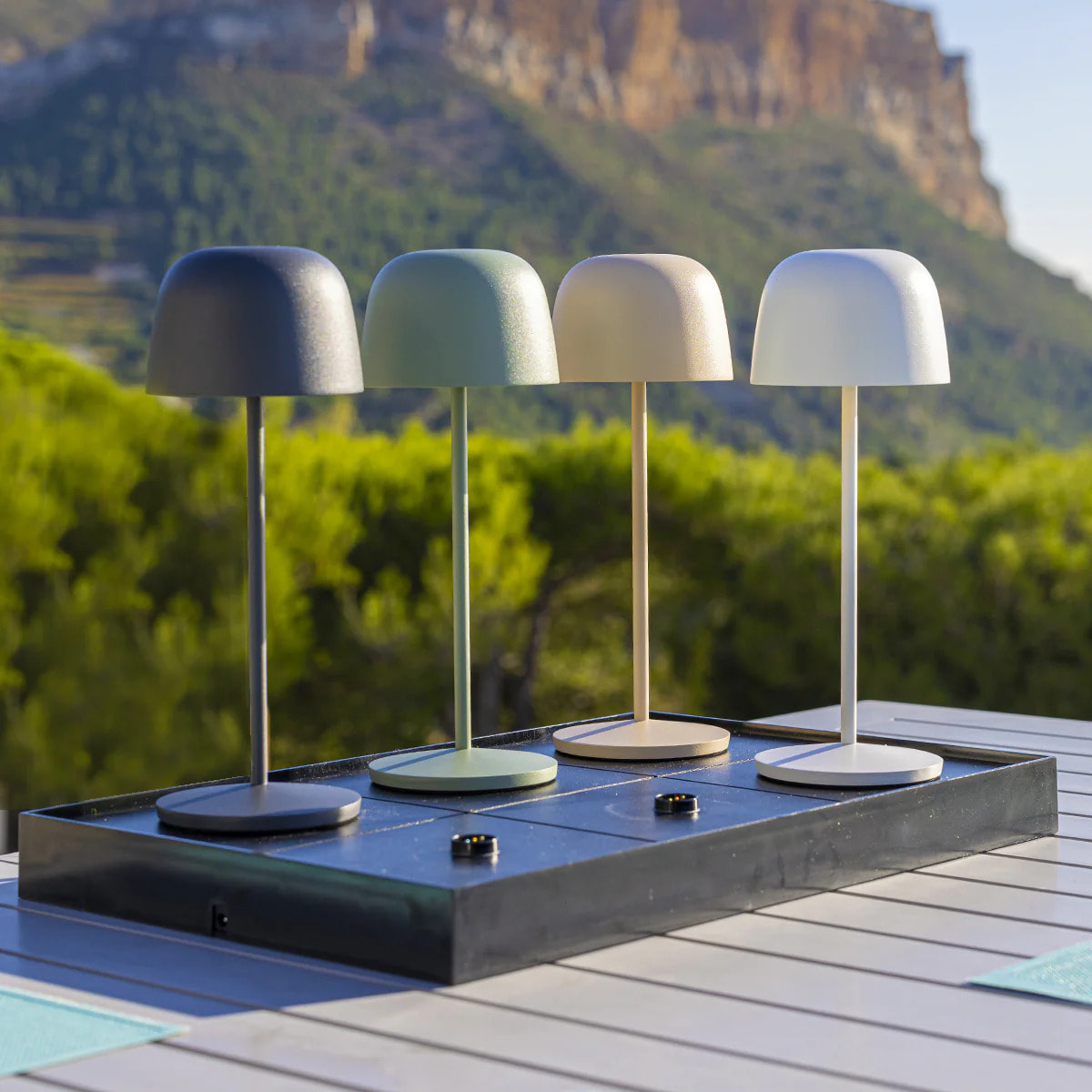 Base de chargement induction KELLY PLATE pour 6 lampes KELLY, SOPHIA, RUBY