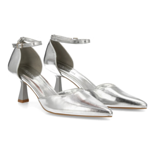 Zapato de salón con cierre de hebilla