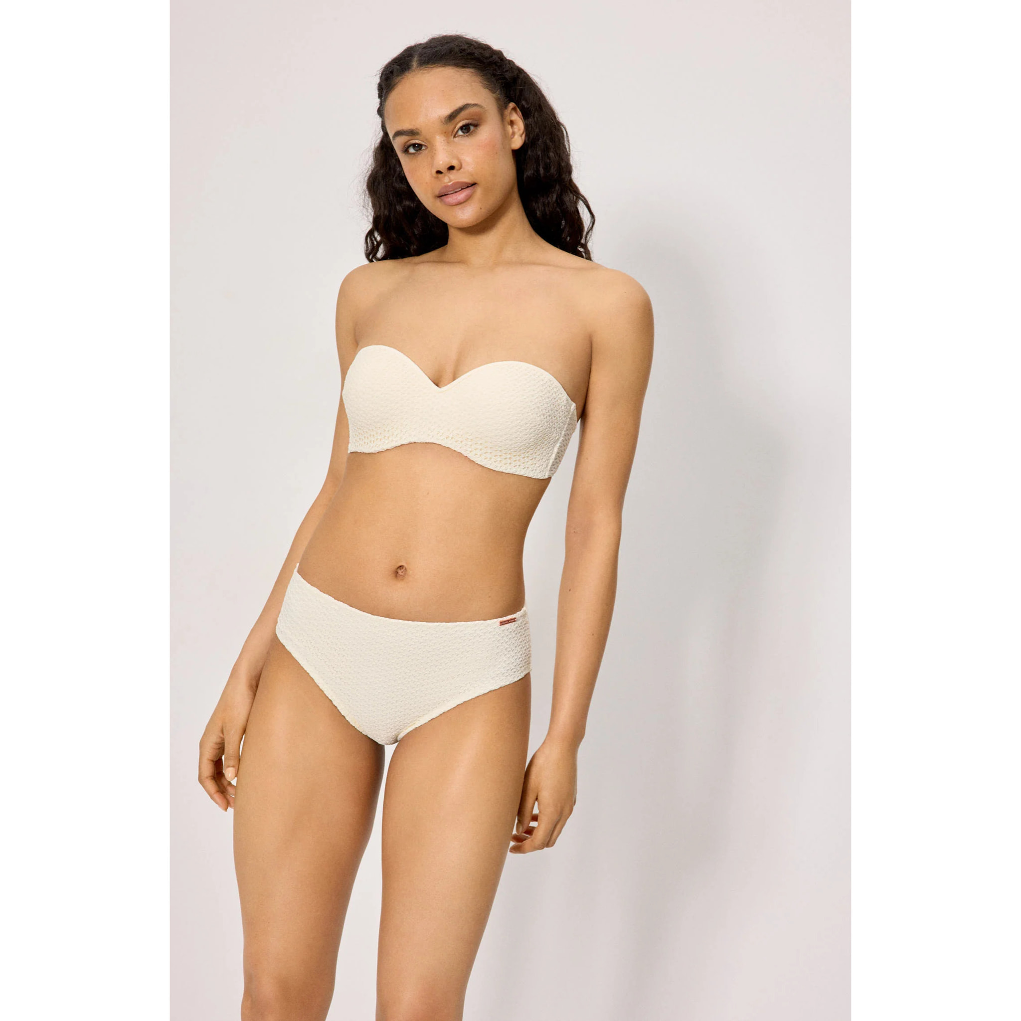 Slip bikini midi modellante Beige