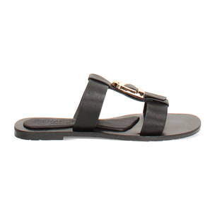 Sandali bassi neri con stile elegante