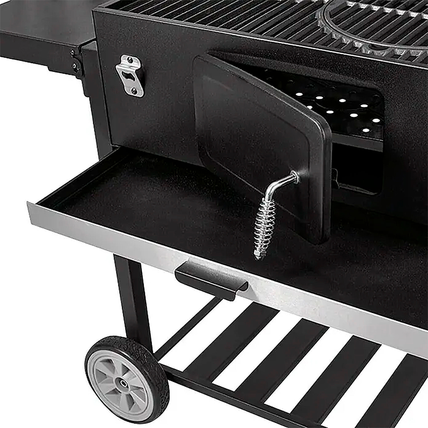 Barbecue portatile in ferro XXL con vassoio per carboni a altezza regolabile e 4 griglie.