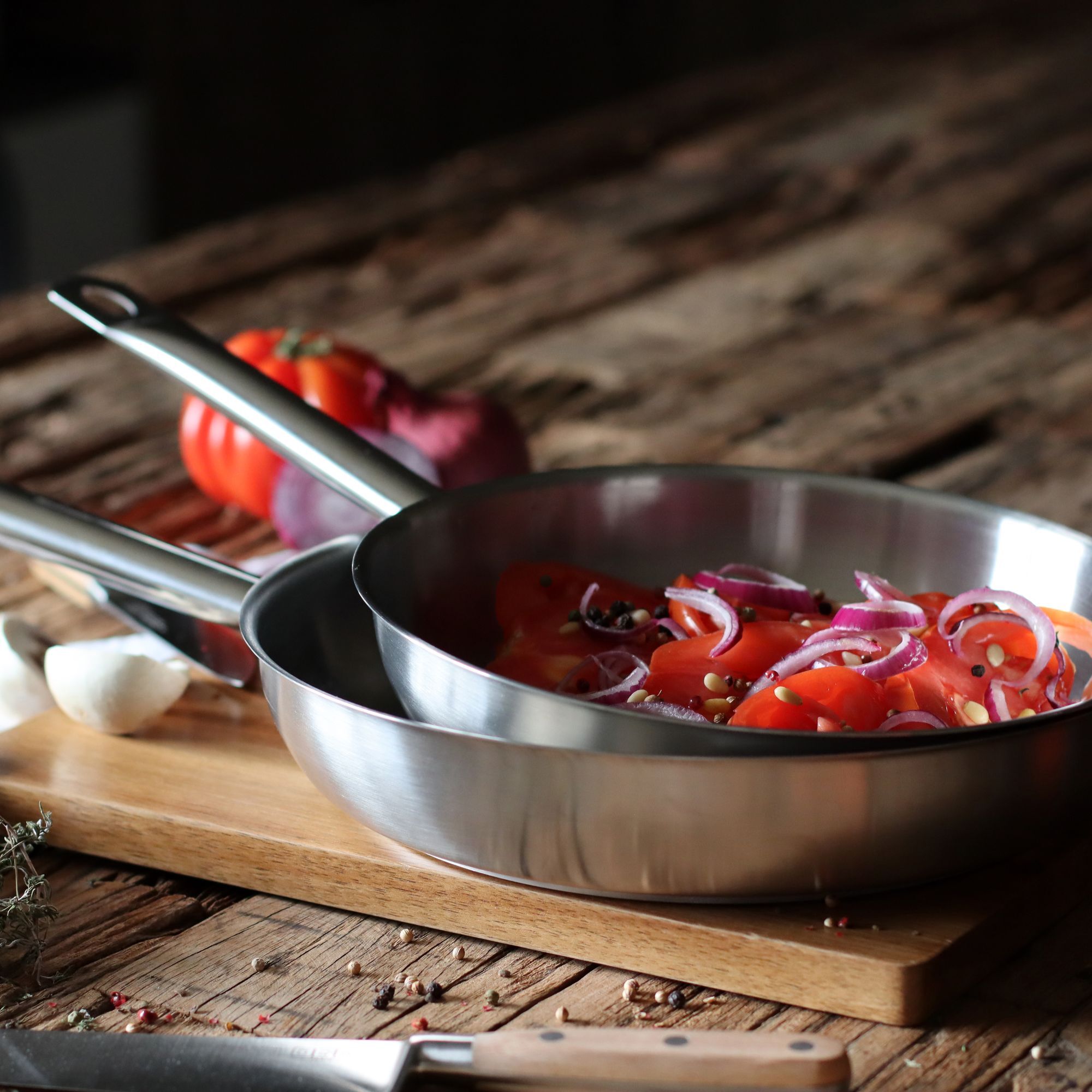 Poêle professionnelle en acier inoxydable 28cm - tous feux PROFESSIONNEL