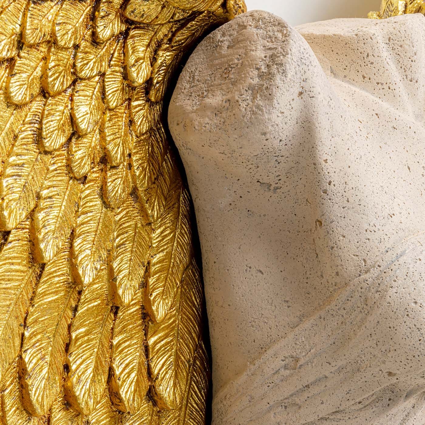 Déco murale buste femme ailes dorées Kare Design