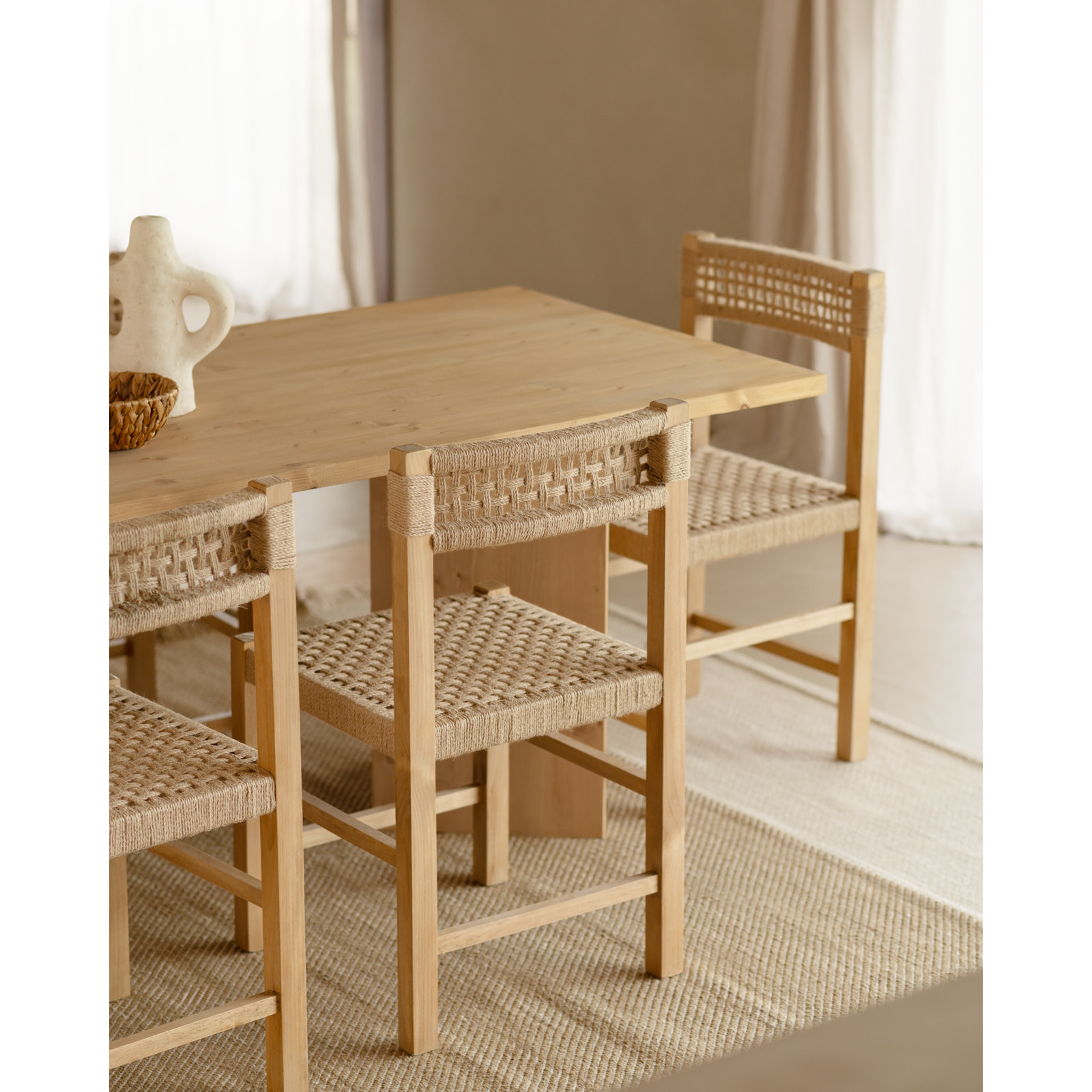 Mesa de comedor de madera maciza en tono roble medio de varias medidas