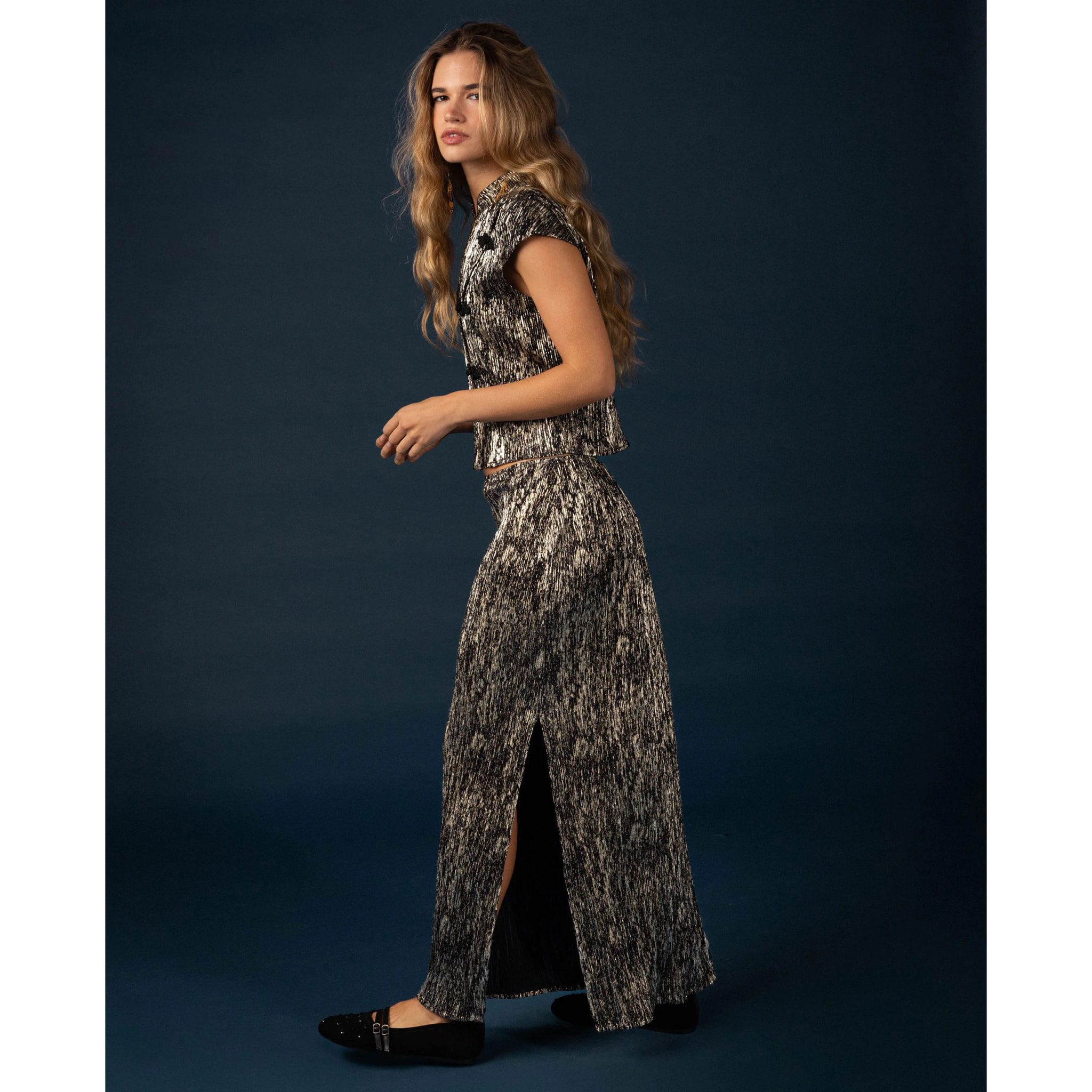 Falda midi plisada de mujer