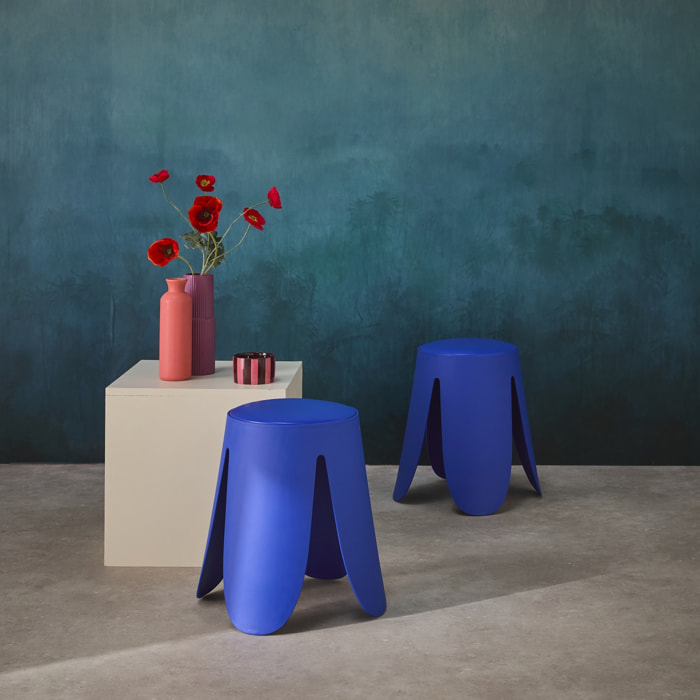Set de 2 tabourets empilables. simili cuir bleu. NIKI. Ø30 / 44 x H46cm
