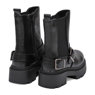 Stivaletto in simil pelle con fascia elastica e cinturini