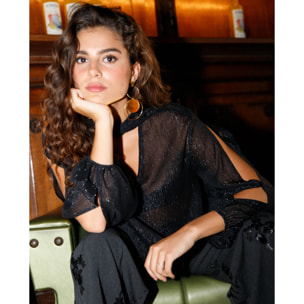 Blusa de manga larga en tejido semitransparente con lurex y lazada multiposición.
