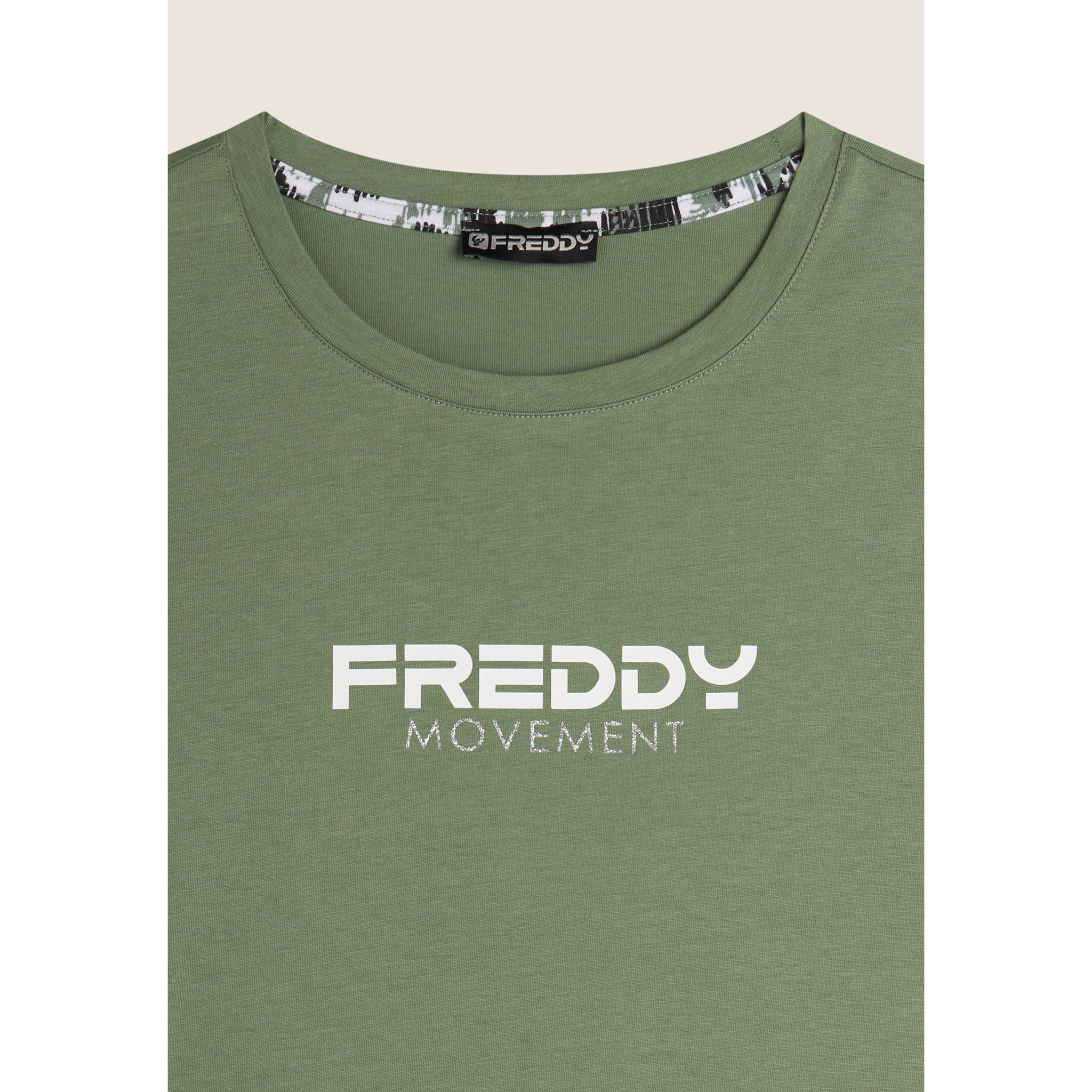 T-shirt donna comfort fit corta con stampa e spacchi