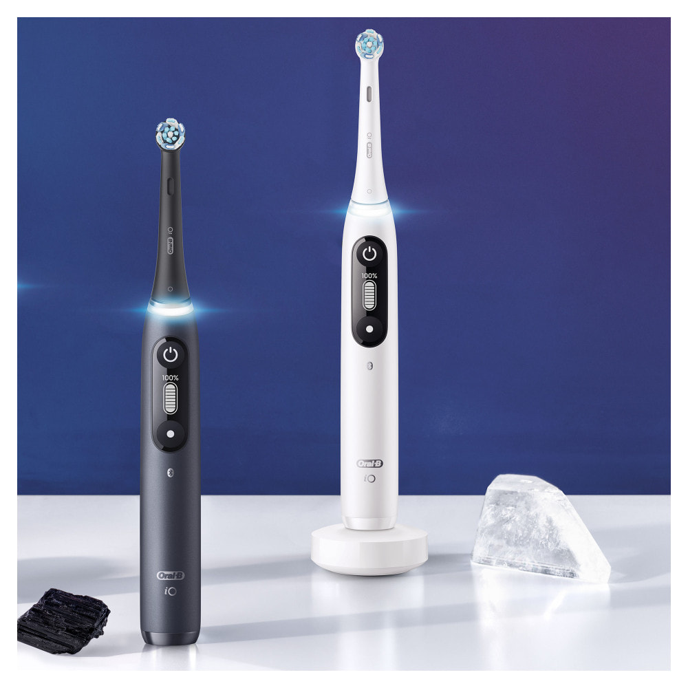 Oral-B IO 7 - Duo Avec Etui de Voyage Premium - Noire et Blanche - Brosses À Dents Électriques