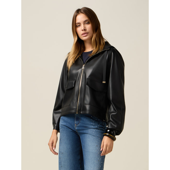 Oltre - Chaqueta corta con capucha y cremallera - Negro