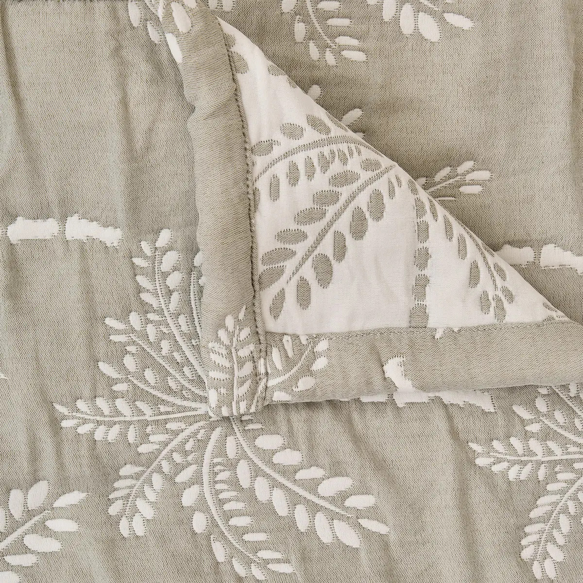 Dessus de lit Nuvia vert céladon 260x240cm