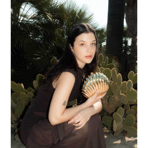 Bolso de mano concha dorada de metal