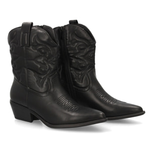 Botín cowboy con grabados en la caña