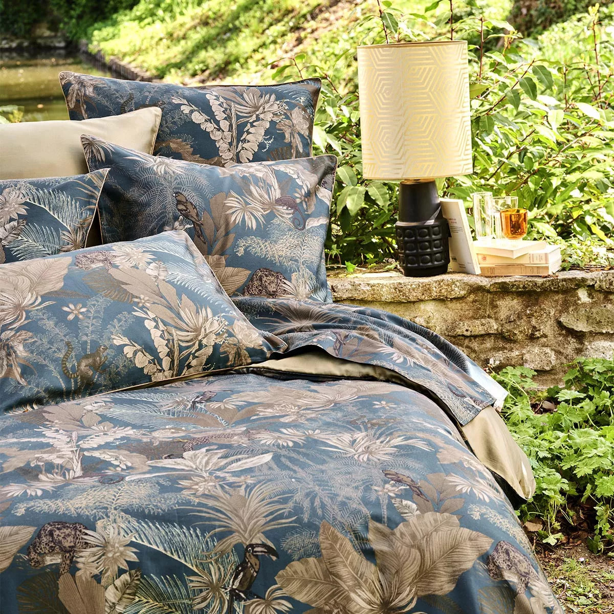 Taie d'oreiller satin de coton imprimé bleu marron Rainforest bleu dore