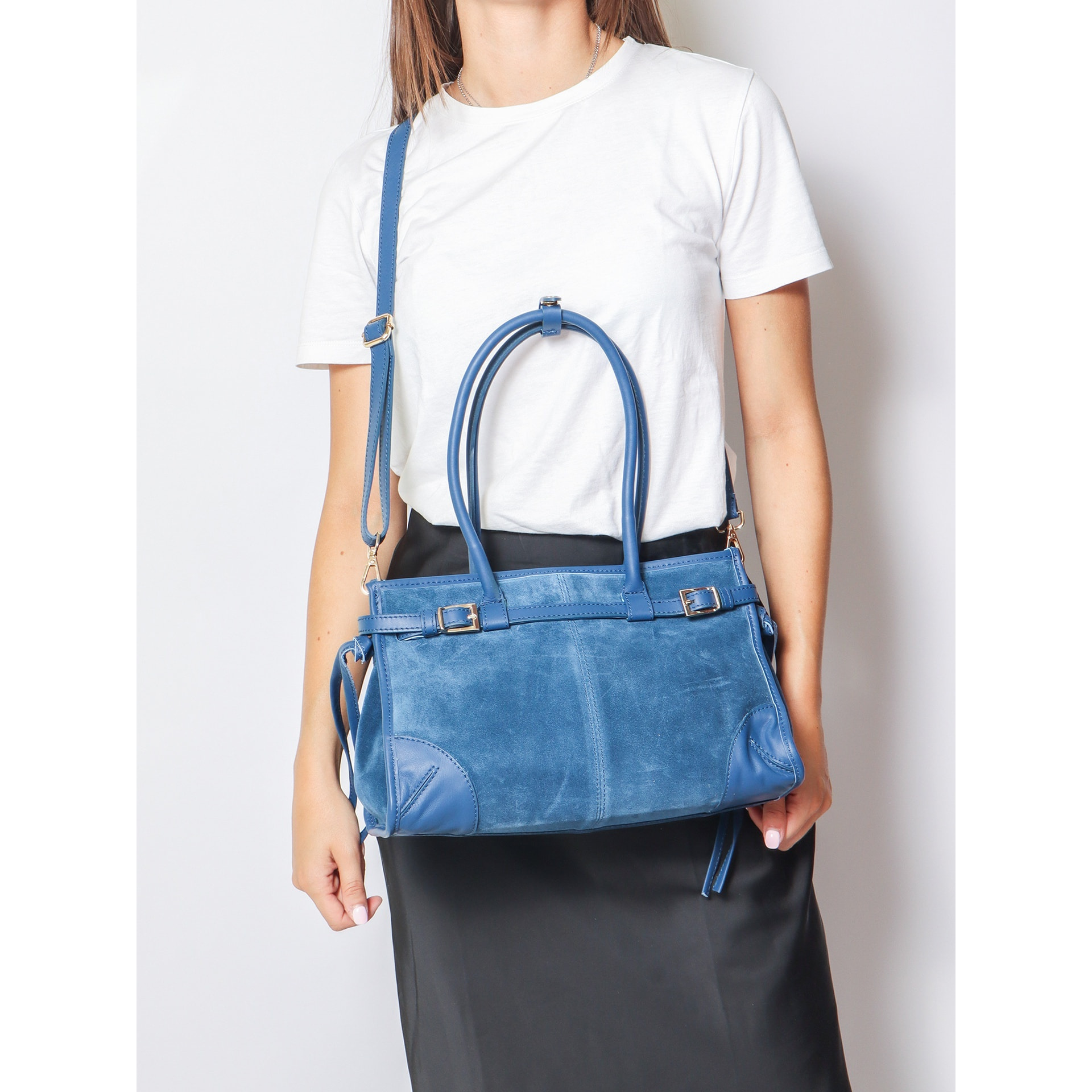 Borsa a spalla da donna Made in Italy - Modello Novara Ultra - Pelle scamosciata - 31.5 x 20.0 x 14.0 cm