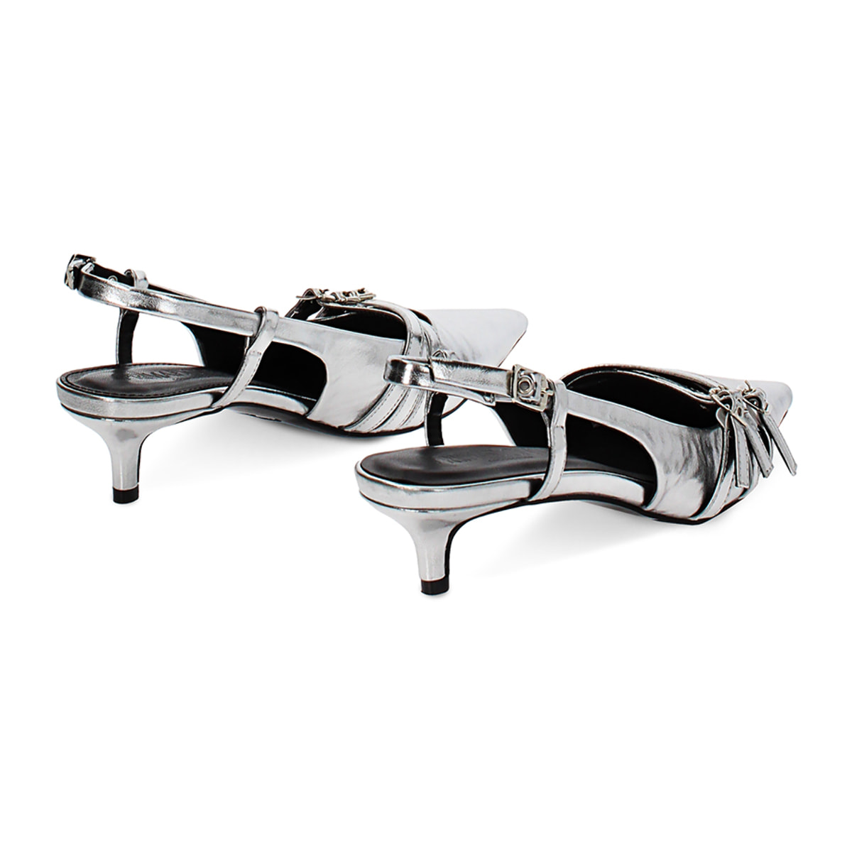Zapatos de salón slingback plateados elegantes