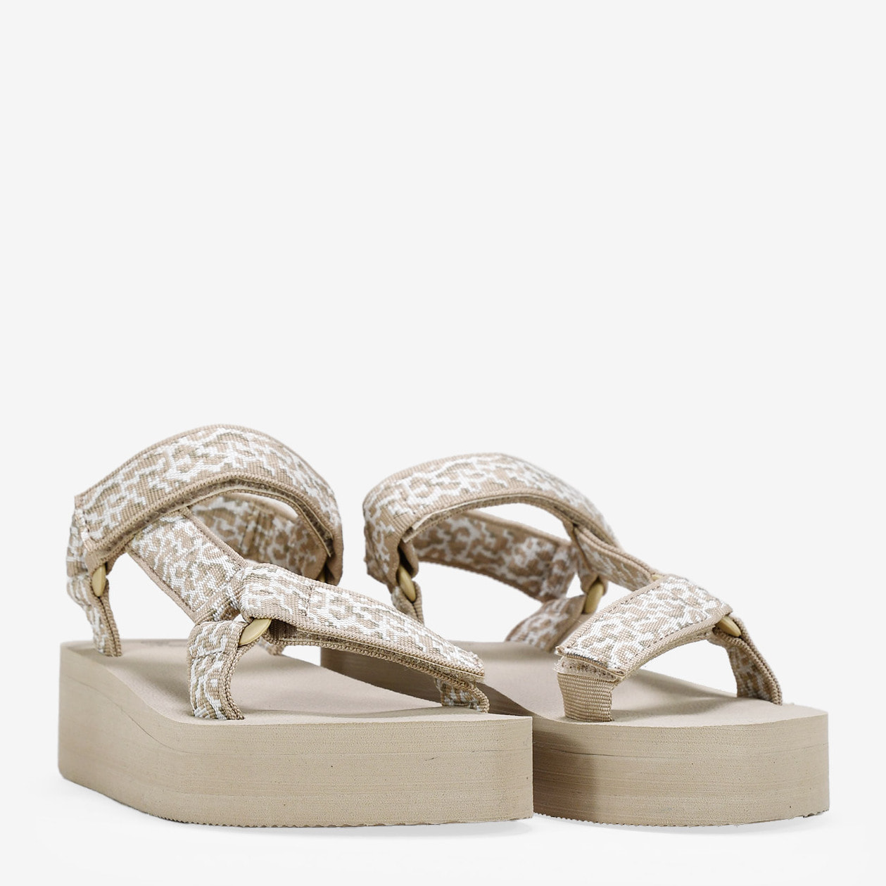 Sandalias deportivas con plataforma beige