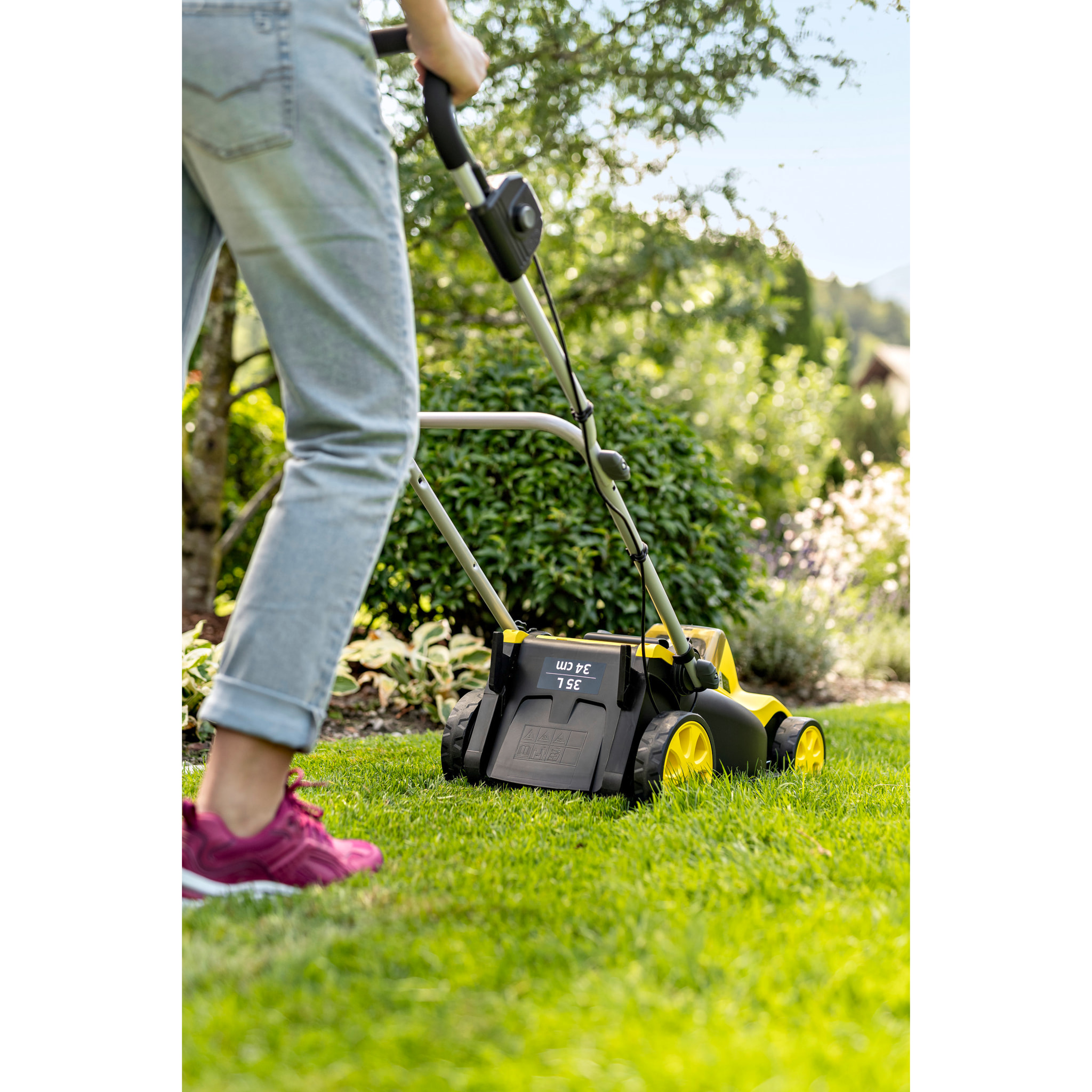 Tondeuse à gazon sur batterie Karcher LMO 3-18- coupe 34 cm- mulshing kit- bac 35l- 3500 tr/min- 350m²