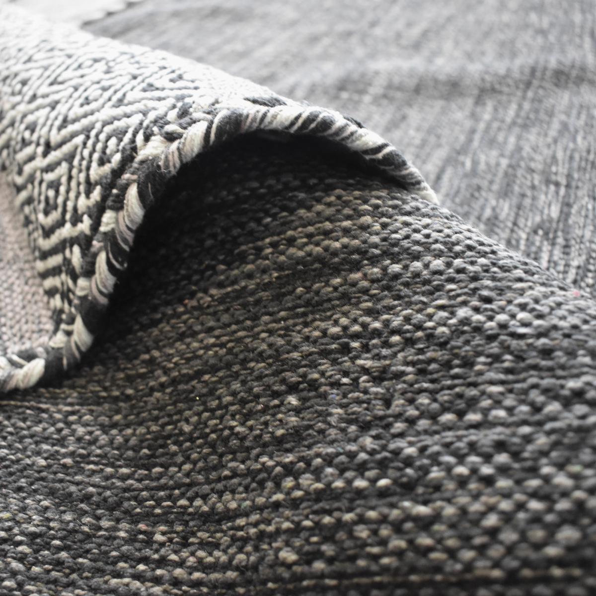 Tapis kilim Buvo tissé à la main en Coton