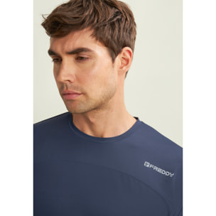 T-shirt slim con logo al cuore e fit ergonomico