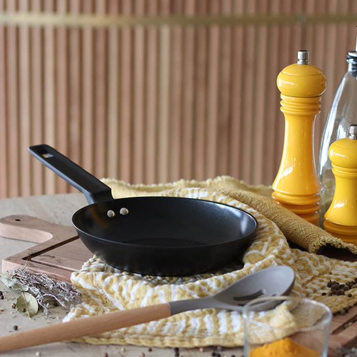 Poêle antiadhésive en aluminium noir 20cm - tous feux FIRST