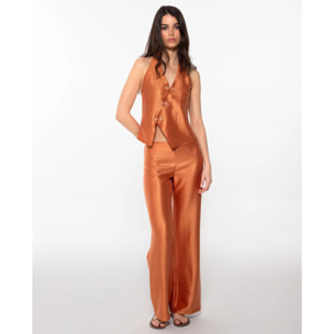 Pantalón recto satinado.