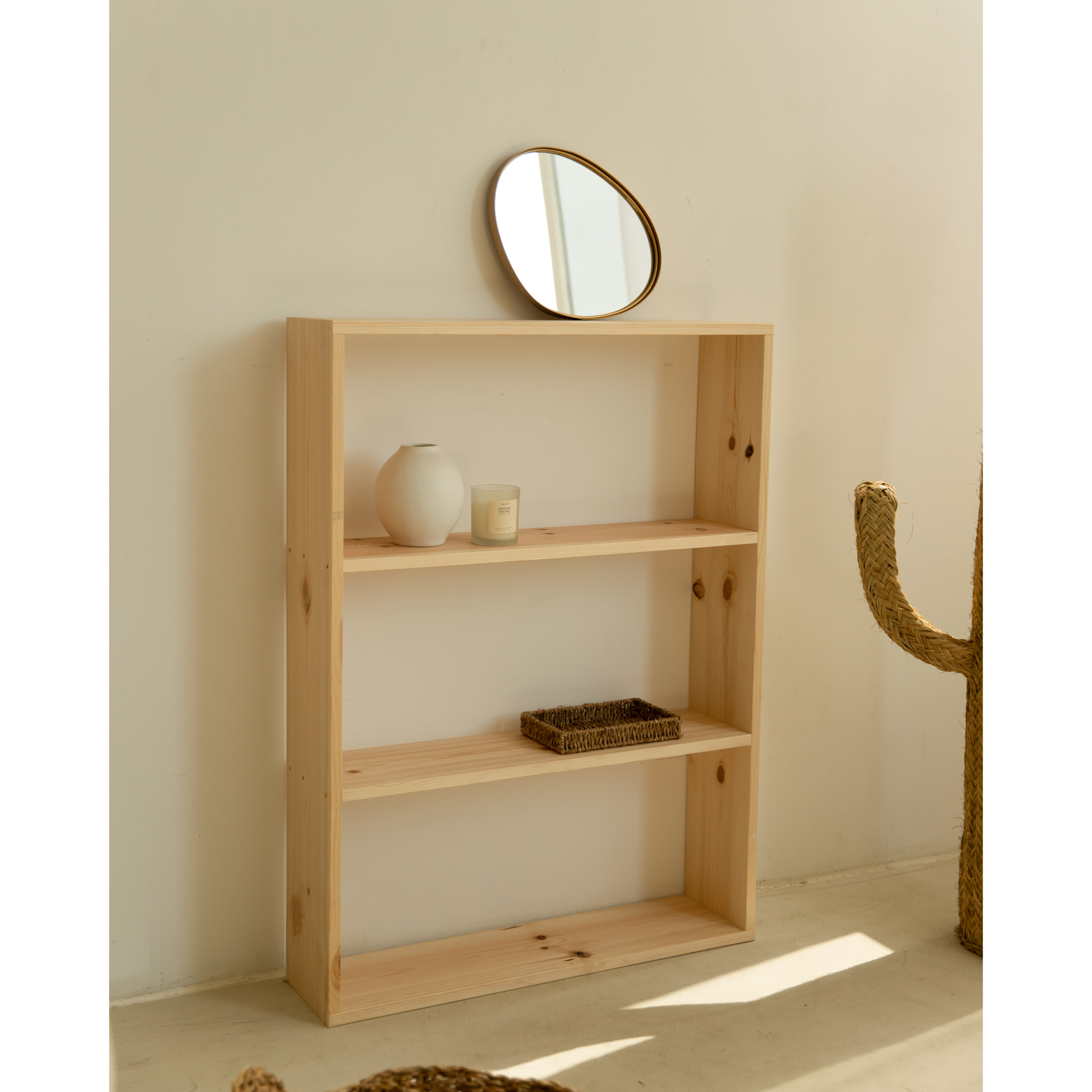 Estantería de madera maciza tono natural con 2 estantes Alto: 110 Largo: 80 Ancho: 20