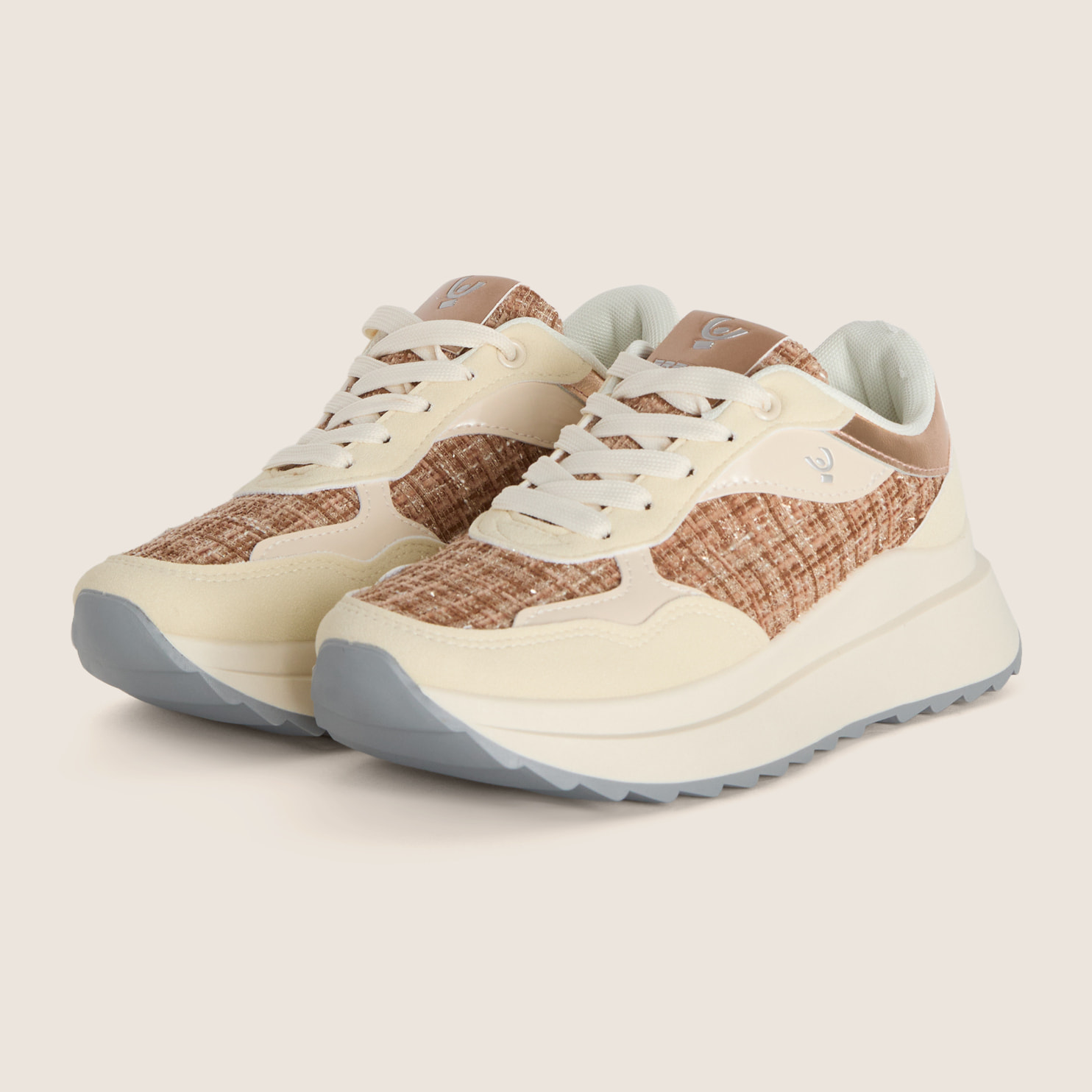 Sneakers in Similpelle e Tessuto con Dettagli Verniciati