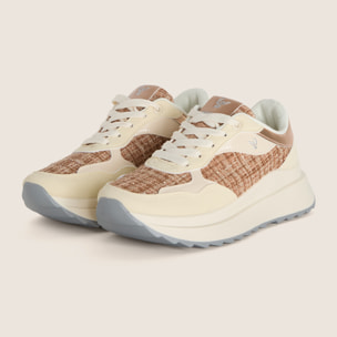 Sneakers in Similpelle e Tessuto con Dettagli Verniciati