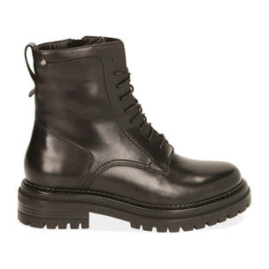 Botas militares de piel negra, tacón de 4 cm.