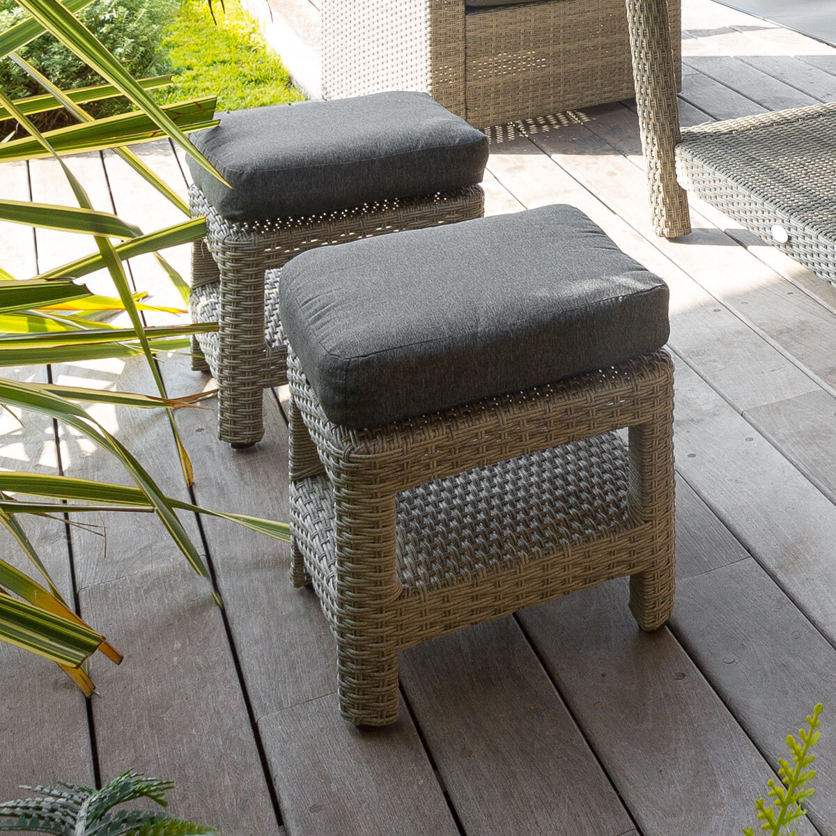 Pouf de jardin "Polynésia" havane en aluminium traité époxy